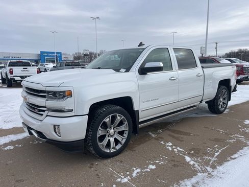 Used 2017 Chevrolet Silverado 1500 LTZ Z71 w/ LTZ Plus Package image 7