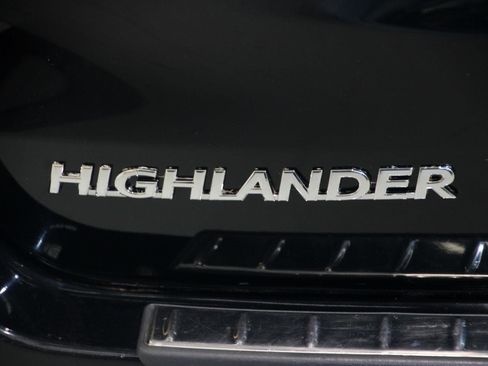 Used 2017 Toyota Highlander XLE image 5