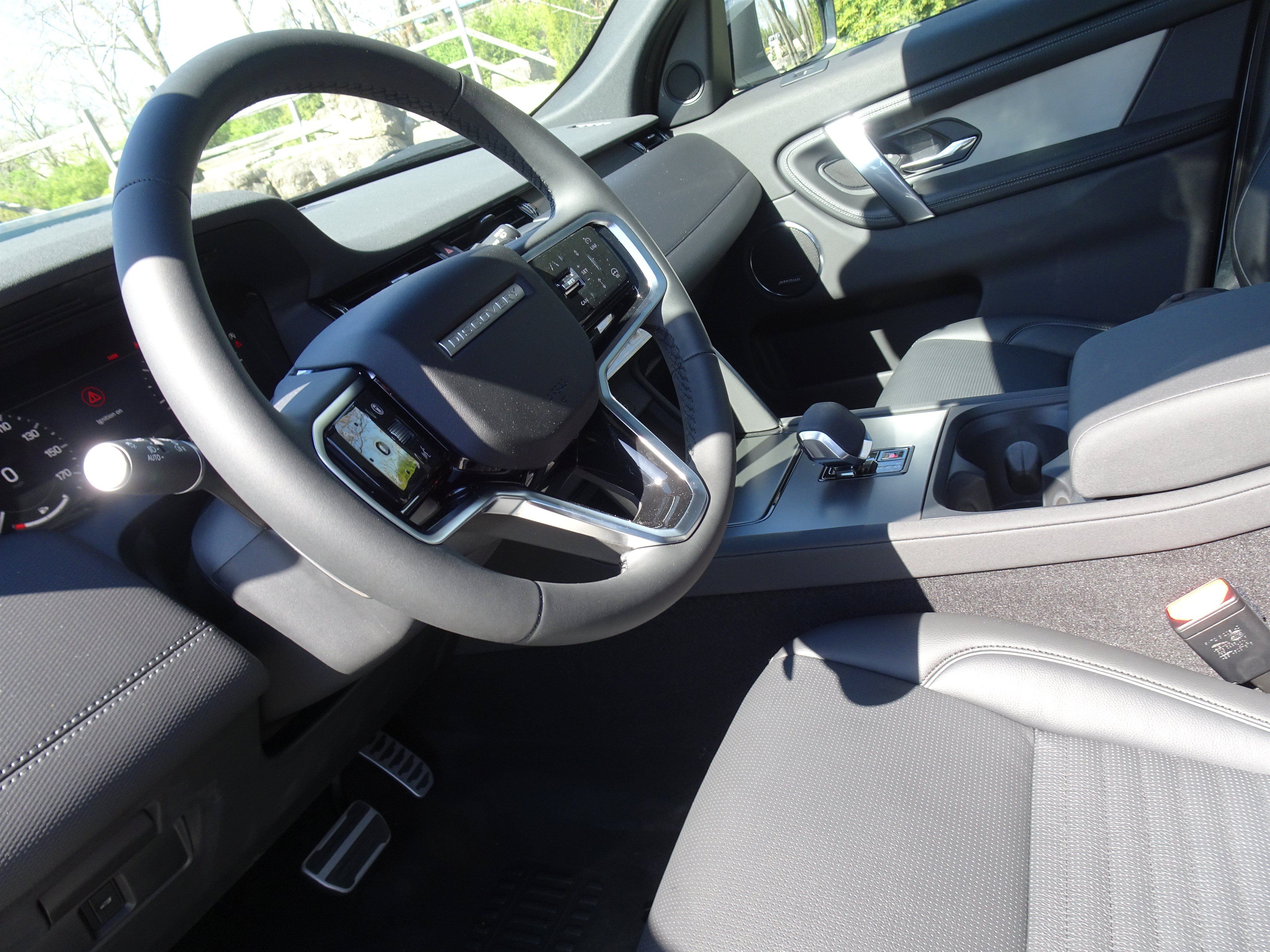 Certified 2025 Land Rover Discovery Sport Dynamic SE AWD/4WD image 19