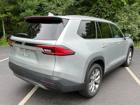 Used 2024 Toyota Grand Highlander AWD image 5