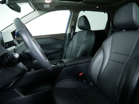 Used 2022 Nissan Rogue SL w/ SL Premium Package image 12