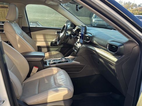 Used 2021 Ford Explorer Platinum w/ Equipment Group 601A image 10