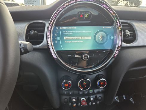 Used 2022 MINI Cooper 4-Door Hardtop image 23