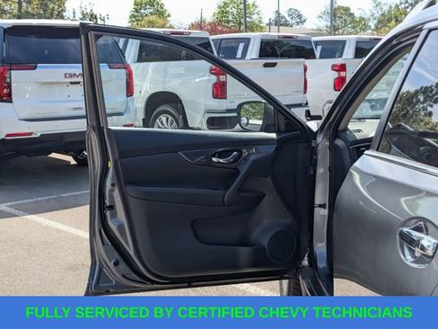 Used 2018 Nissan Rogue SV image 25