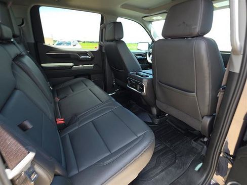 Used 2024 GMC Sierra 1500 SLT AWD/4WD image 19