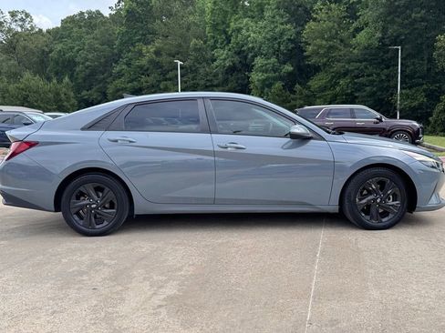 Used 2021 Hyundai Elantra SEL w/ Convenience Package FWD image 8