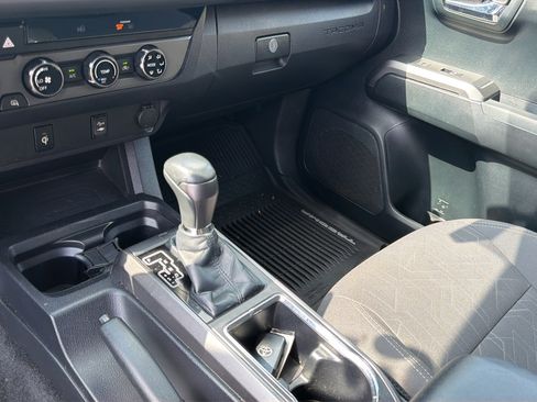 Used 2016 Toyota Tacoma TRD Sport w/ Towing Package AWD/4WD image 28