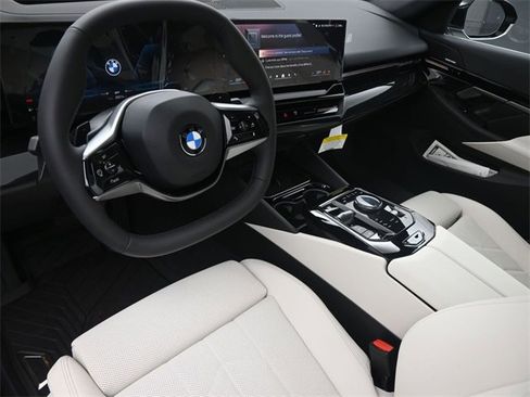 New 2025 BMW 530i w/ Premium Package image 20