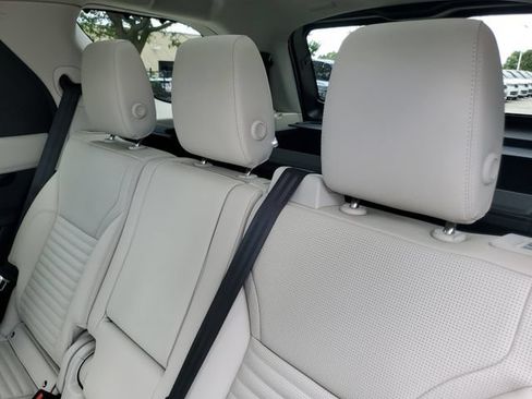 Certified 2025 Land Rover Discovery S AWD/4WD image 11