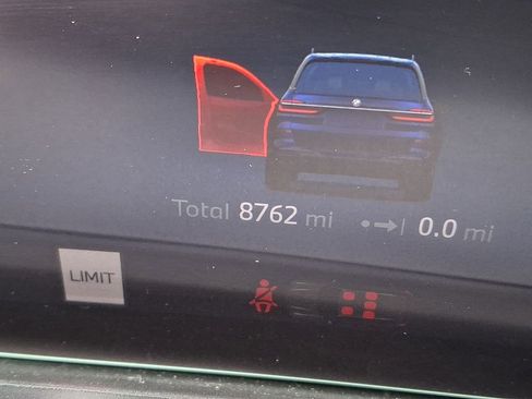 Used 2025 BMW X7 M60i w/ Climate Comfort Package image 17