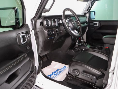Used 2023 Jeep Wrangler Unlimited Sahara w/ Cold Weather Group AWD/4WD image 4