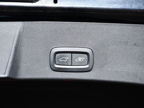 Used 2019 Volvo XC40 T5 Momentum image 25