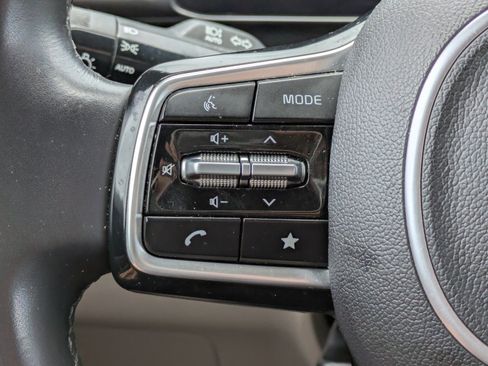Certified 2025 Kia Carnival FWD image 17