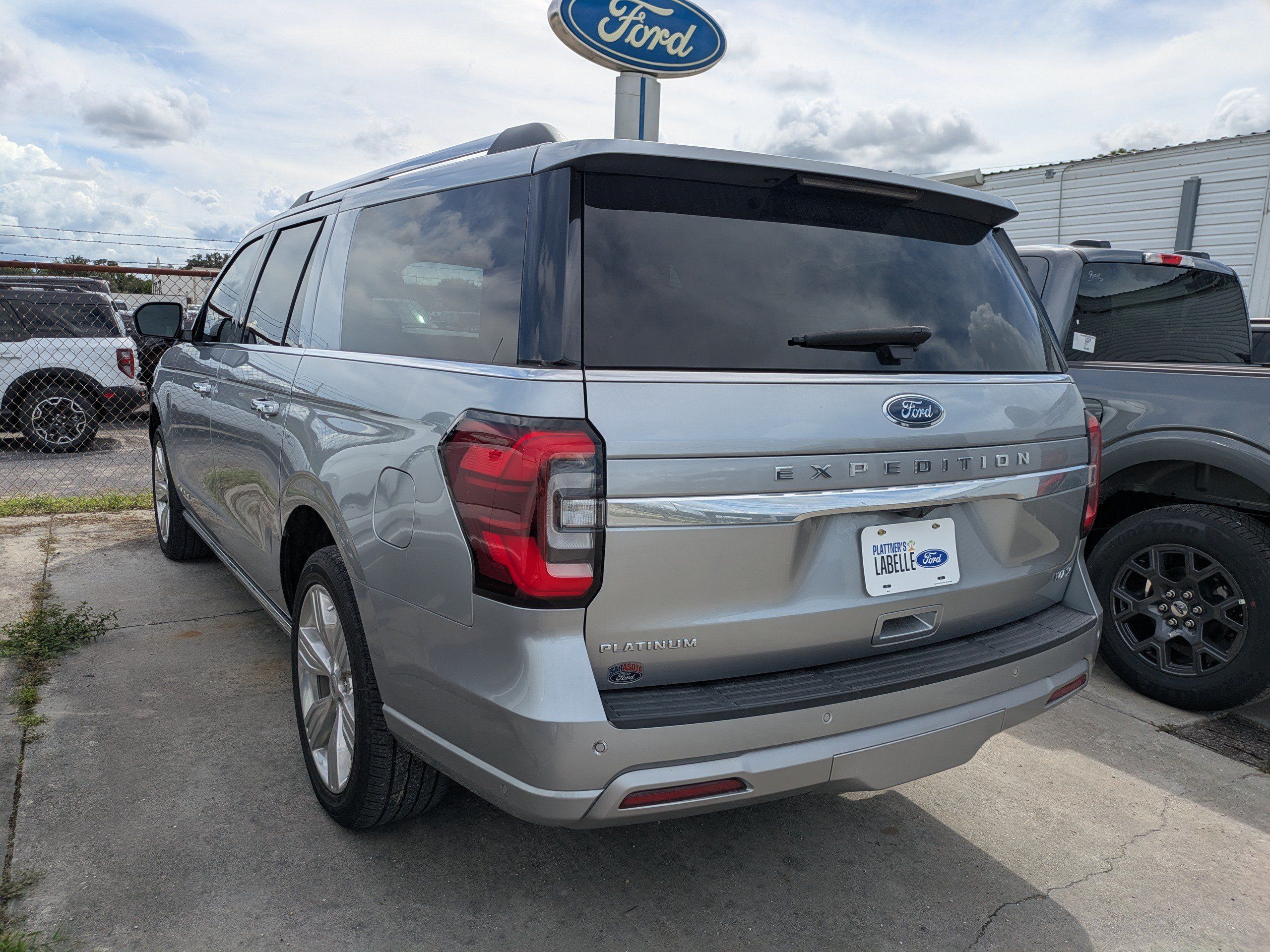 Used 2024 Ford Expedition Max Platinum AWD/4WD image 5