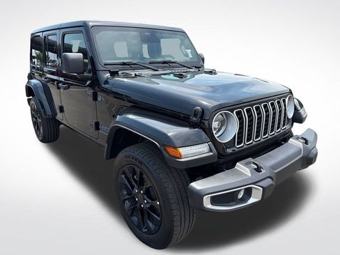 Used 2025 Jeep Wrangler Unlimited Sahara w/ Safety Group AWD/4WD image 8