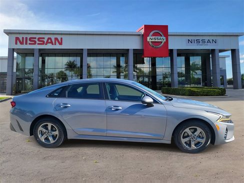 Used 2023 Kia K5 LXS image 3