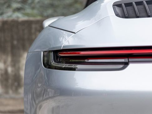 Certified 2022 Porsche 911 Carrera image 18