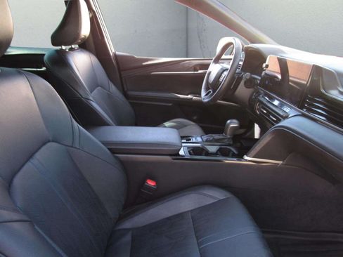 Used 2025 Toyota Camry XSE FWD image 8