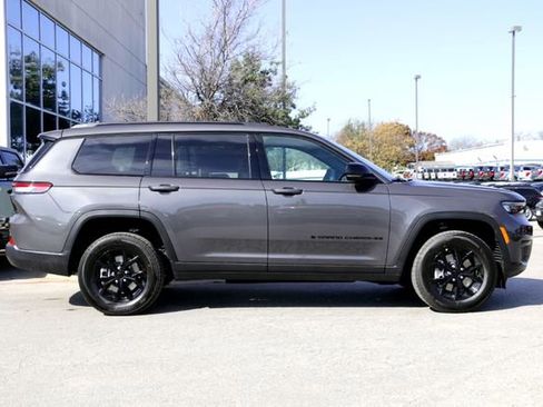 New 2025 Jeep Grand Cherokee L Altitude image 3