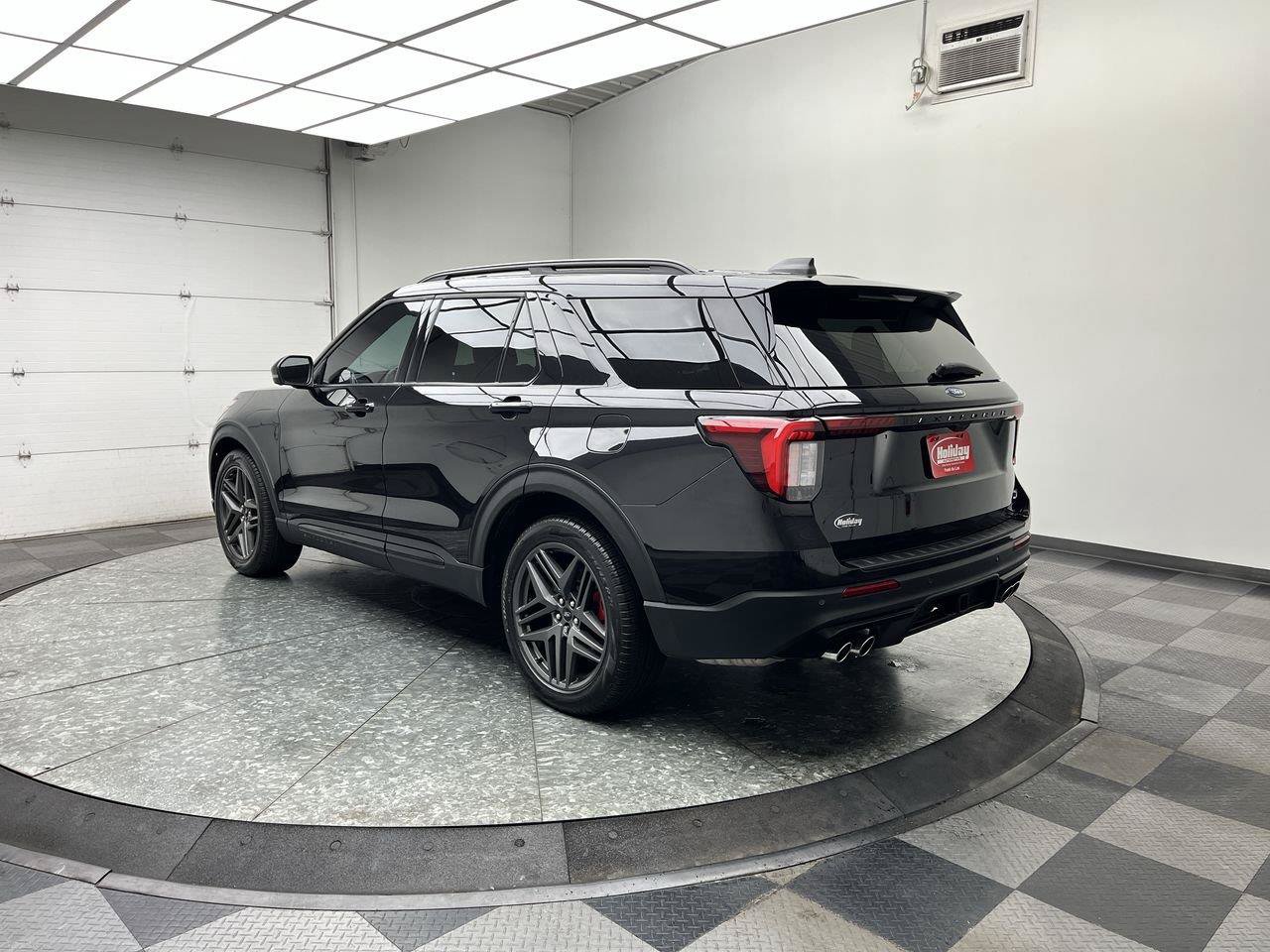 Certified 2025 Ford Explorer ST AWD/4WD image 2