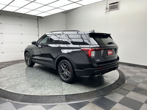 Used 2025 Ford Explorer ST AWD/4WD image 2