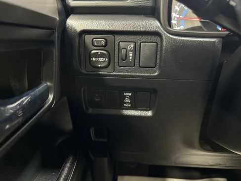 Used 2015 Toyota 4Runner SR5 AWD/4WD image 17