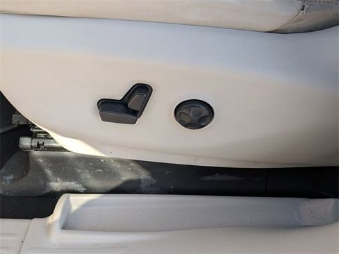 Used 2017 Chrysler Pacifica Limited w/ UConnect Theater Package image 13