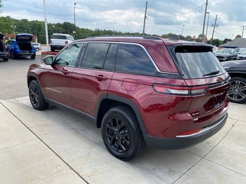 Used 2023 Jeep Grand Cherokee Limited AWD/4WD image 9