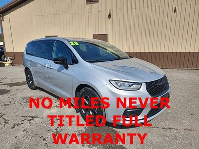 Used 2023 Chrysler Pacifica Limited w/ S Appearance Package