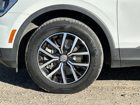 Used 2021 Volkswagen Tiguan SE w/ Panoramic Sunroof Package image 25