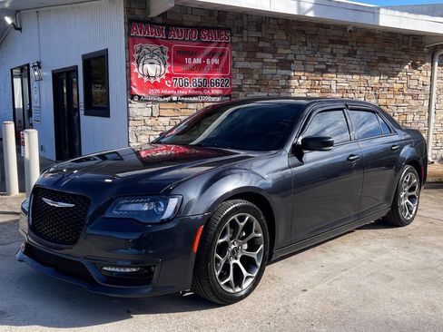 Used 2018 Chrysler 300 S w/ 300S Premium Group image 2
