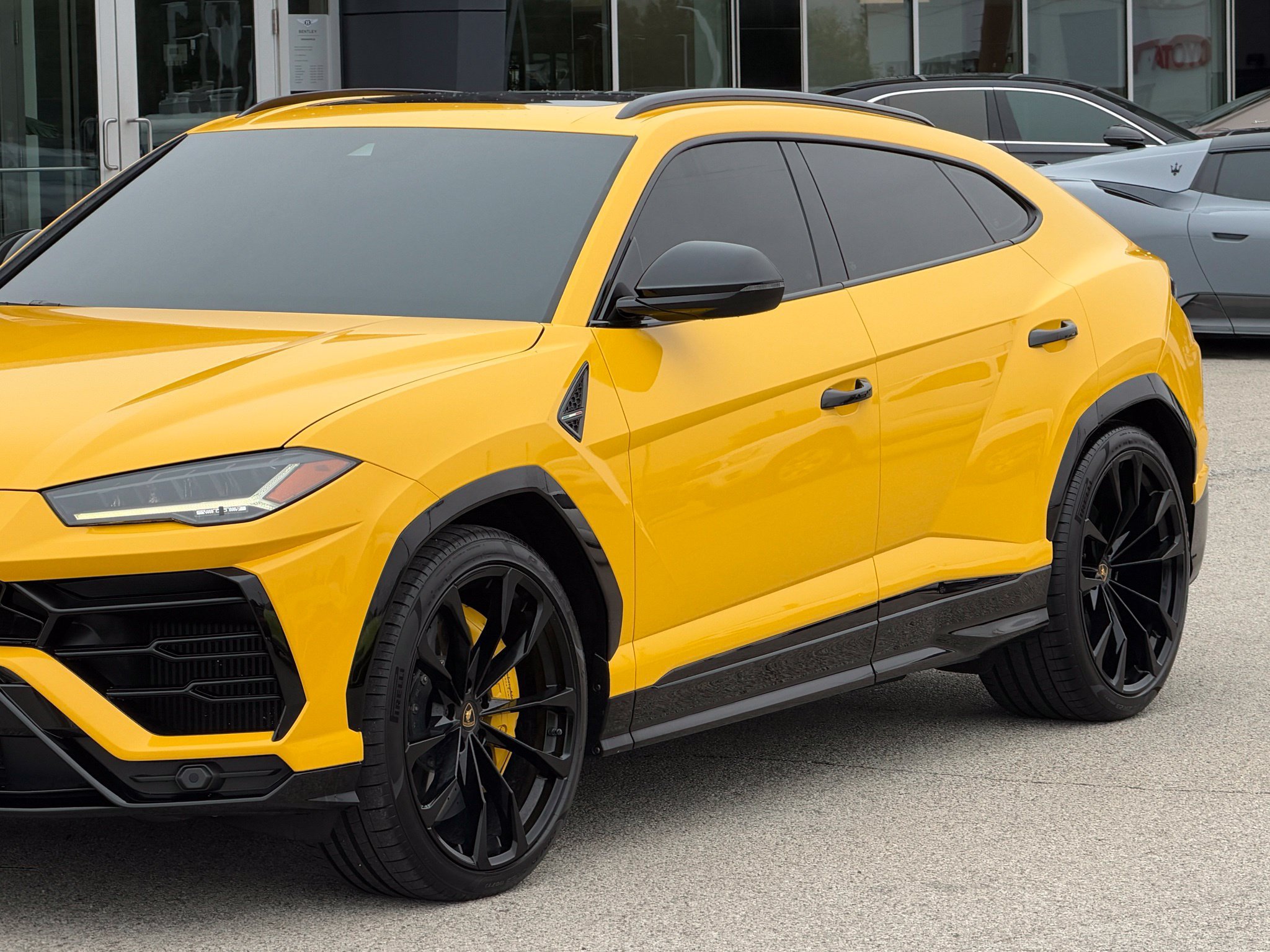 Used 2022 Lamborghini Urus AWD/4WD image 10