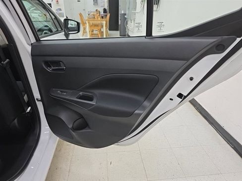 Used 2021 Nissan Versa SV image 14