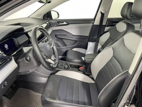 Used 2023 Volkswagen Taos SEL AWD/4WD image 2