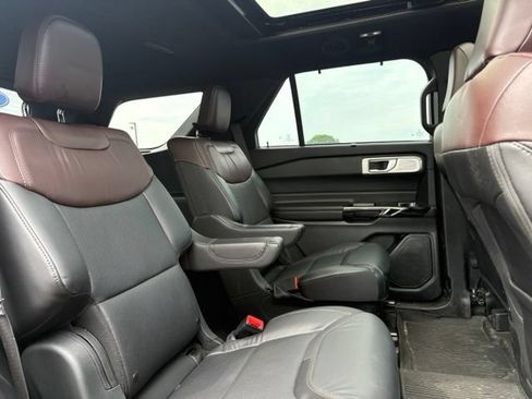 Certified 2023 Ford Explorer Platinum w/ Technology Package AWD/4WD image 13