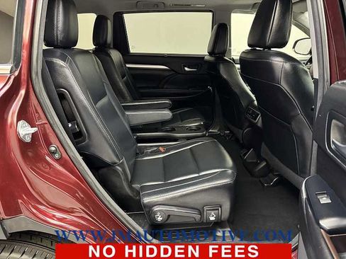 Used 2018 Toyota Highlander XLE AWD/4WD image 19