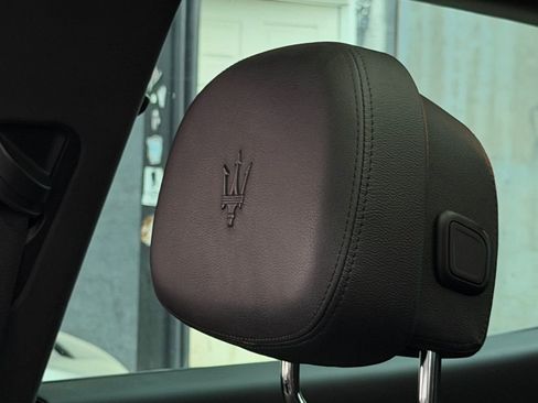 Used 2018 Maserati Levante image 16