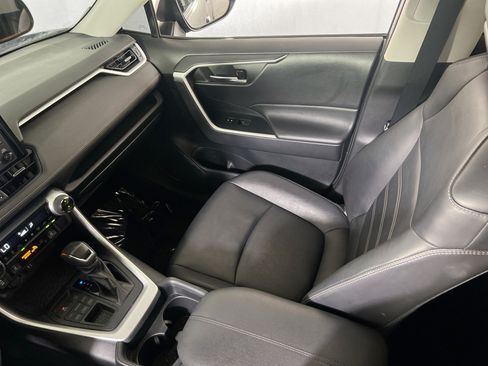 Used 2019 Toyota RAV4 XLE Premium w/ Cold Weather Package AWD/4WD image 23