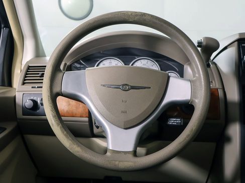 Used 2008 Chrysler Town & Country LX FWD image 29