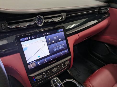 Used 2022 Maserati Quattroporte Modena Q4 image 11