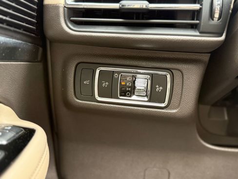 Used 2022 Lincoln Corsair AWD w/ Premium Package image 17