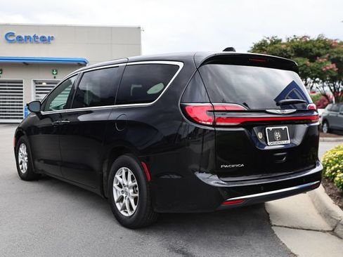 Used 2025 Chrysler Pacifica Select FWD image 7