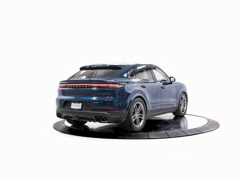 Certified 2025 Porsche Cayenne Coupe image 7