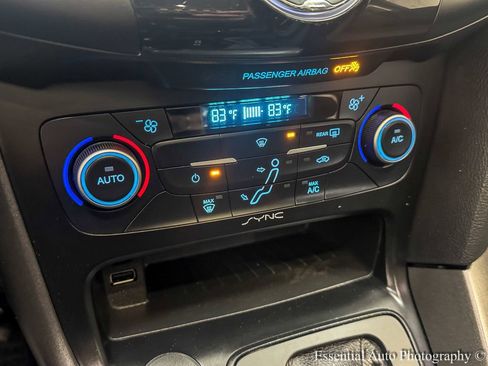 Used 2018 Ford Focus SEL image 21