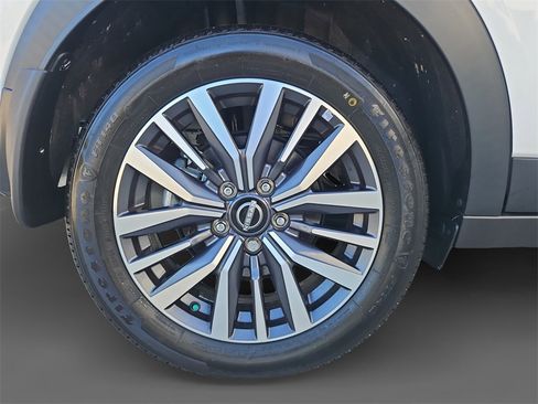 Used 2024 Nissan Kicks SV image 10