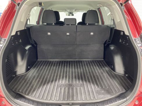 Used 2018 Toyota RAV4 LE w/ All Weather Liner Package AWD/4WD image 22