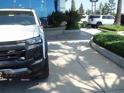 New 2025 Chevrolet Colorado Trail Boss w/ Midnight Edition image 32