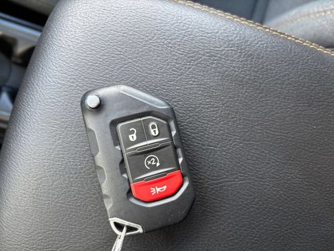 Used 2025 Jeep Wrangler Unlimited Sahara AWD/4WD image 22