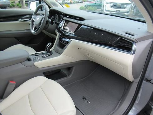 Used 2020 Cadillac XT6 Premium Luxury AWD/4WD image 11