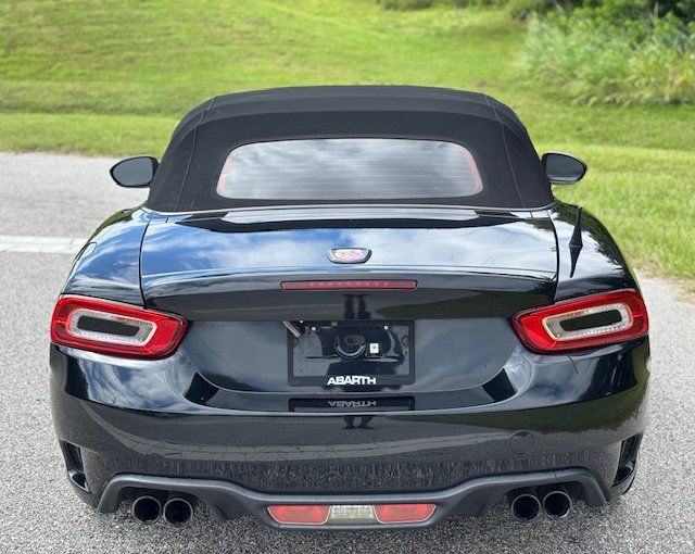 Used 2018 FIAT 124 Spider Abarth RWD image 8